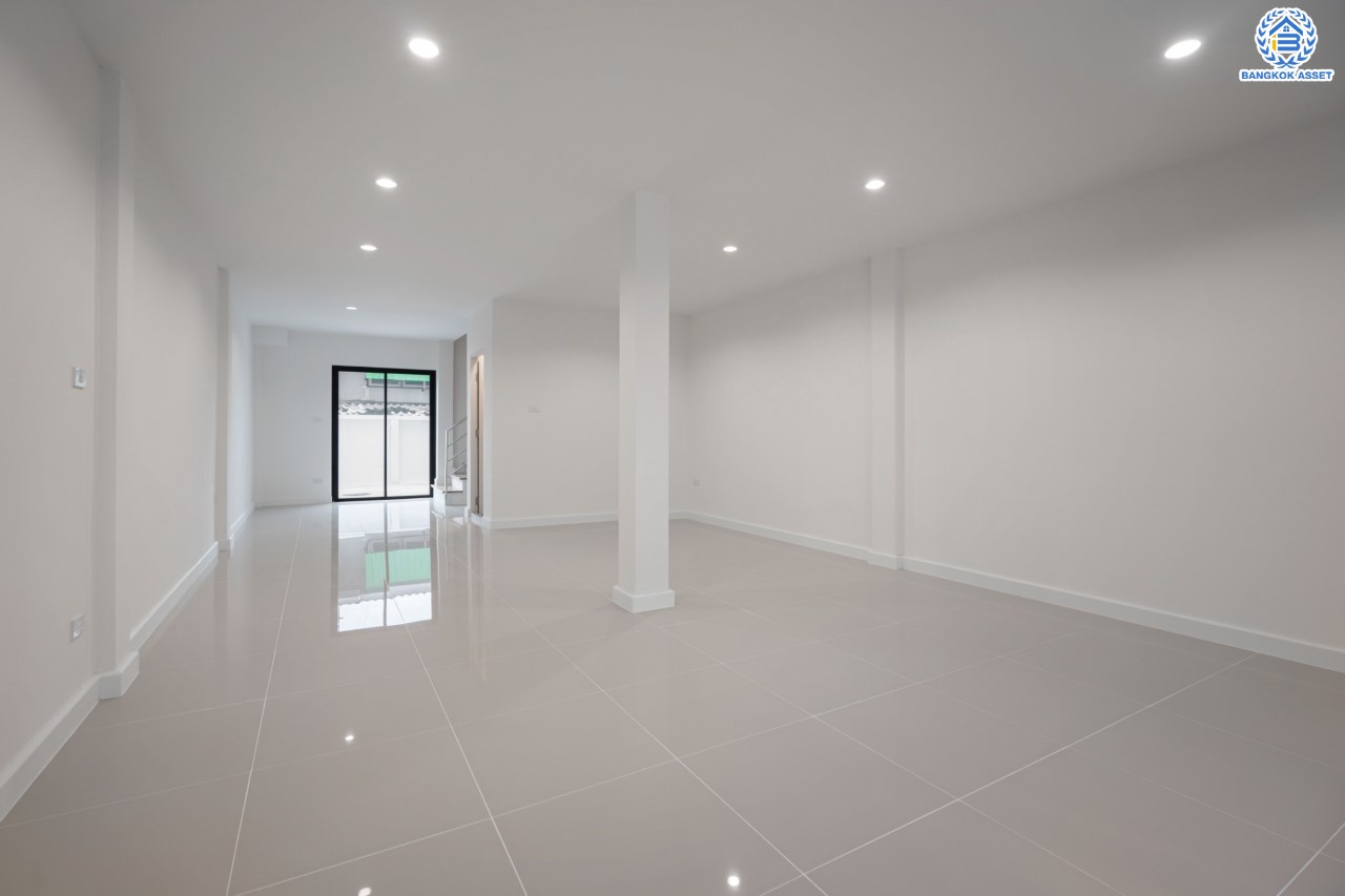 บ้านมือสองตกแต่งใหม่ ดีไซน์สวย ม.บ้านช่อชัยพฤกษ์ จรัญฯ-ปิ่นเกล้า เนื้อที่ 30.5 ตร.ว. ฟังก์ชัน 3 ห้องนอน 3 ห้องน้ำ จอดรถได้ 2 คัน รองรับทุกกิจกรรม บนทำเลเชื่อมต่อหลายเส้นทาง ใกล้จุดขึ้นทางด่วน "ศรีรัช" และรถไฟฟ้าสายสีแดง "สถานีบางบำหรุ"...